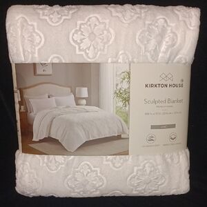Kirkton House White Sculpted Blanket